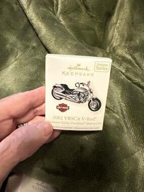 2008 Hallmark Miniature Series Keepsake Ornament 2002 VRSCA V-Rod Harley-Davidso